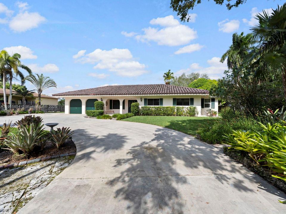 For Sale: $939,990 (3 beds, 2 baths, 2804 Square Feet)