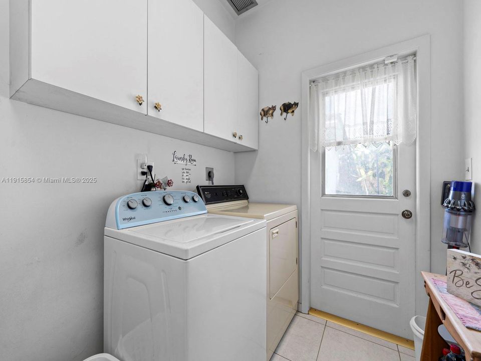 For Sale: $939,990 (3 beds, 2 baths, 2804 Square Feet)