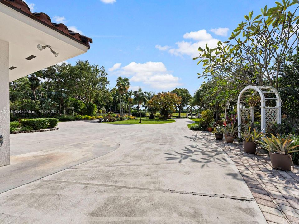 For Sale: $939,990 (3 beds, 2 baths, 2804 Square Feet)