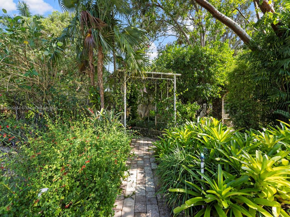 For Sale: $939,990 (3 beds, 2 baths, 2804 Square Feet)