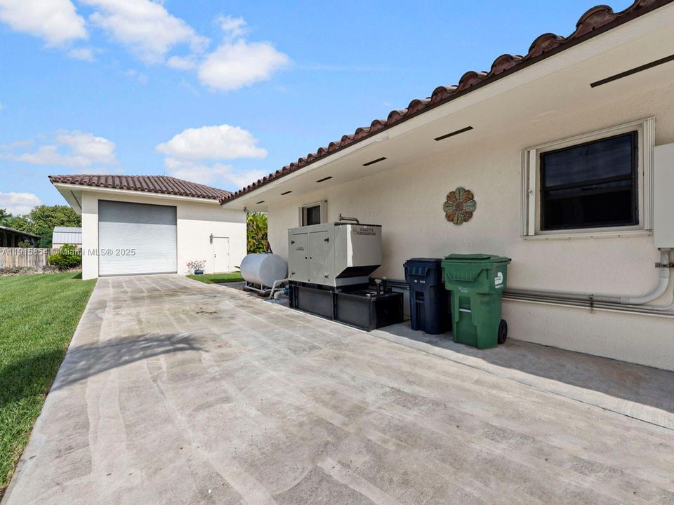 For Sale: $939,990 (3 beds, 2 baths, 2804 Square Feet)