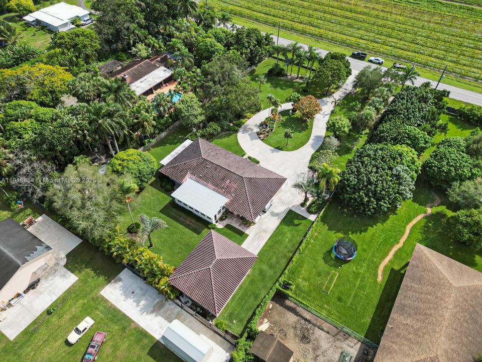 For Sale: $939,990 (3 beds, 2 baths, 2804 Square Feet)