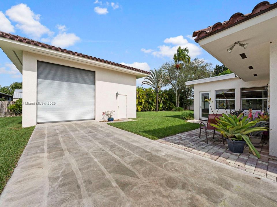 For Sale: $939,990 (3 beds, 2 baths, 2804 Square Feet)