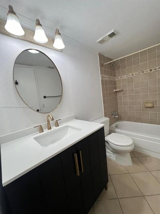 Active With Contract: $1,850 (2 beds, 2 baths, 1148 Square Feet)