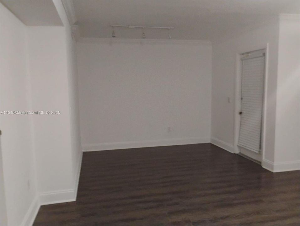 Active With Contract: $1,850 (2 beds, 2 baths, 1148 Square Feet)