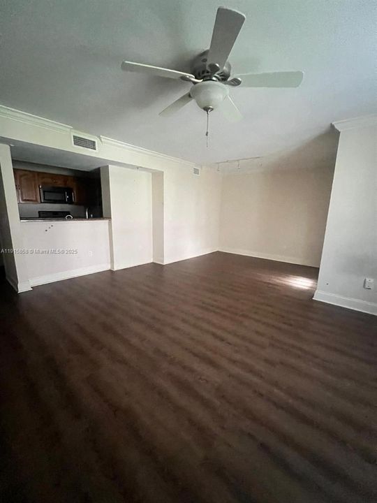 Active With Contract: $1,850 (2 beds, 2 baths, 1148 Square Feet)