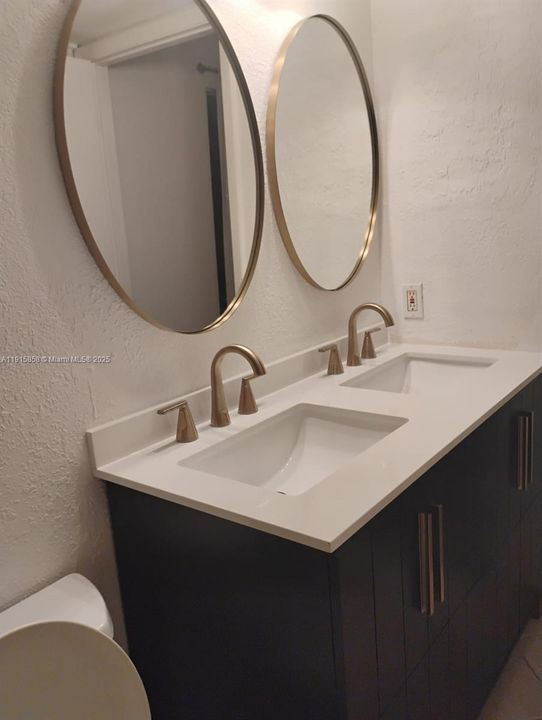 Active With Contract: $1,850 (2 beds, 2 baths, 1148 Square Feet)