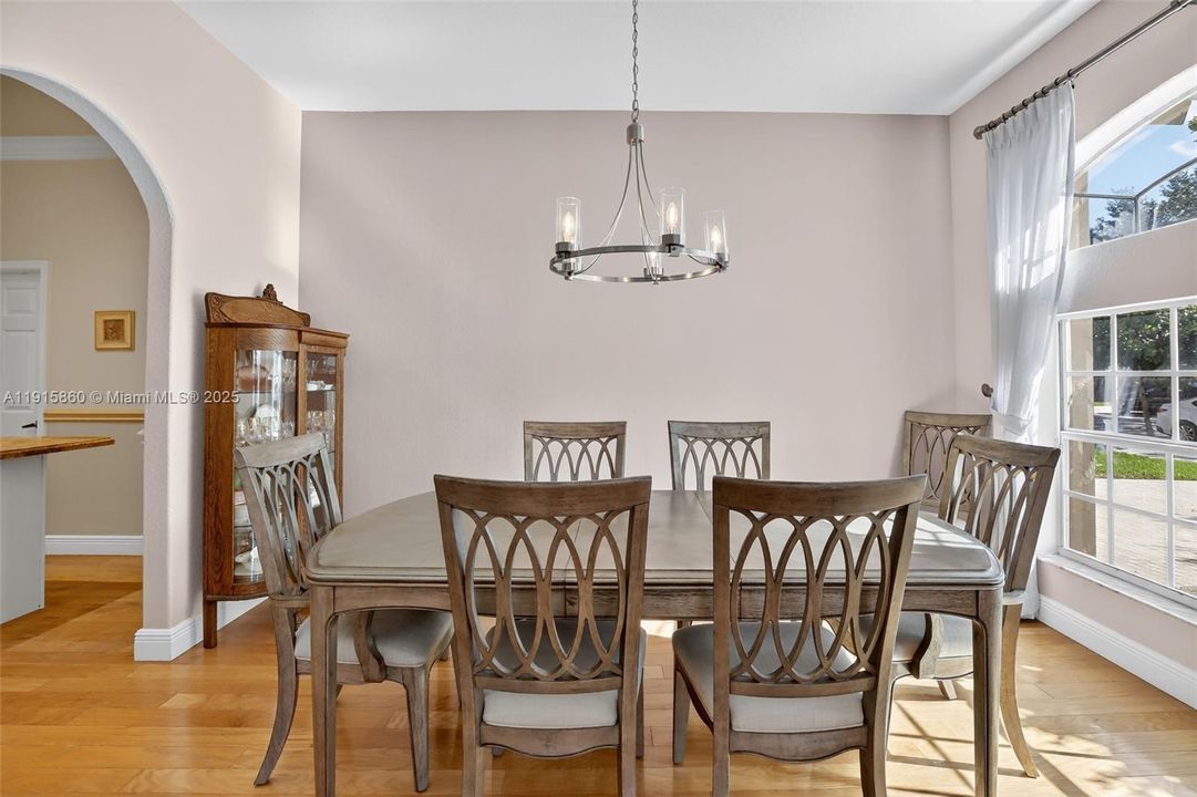 For Sale: $825,000 (4 beds, 2 baths, 2172 Square Feet)