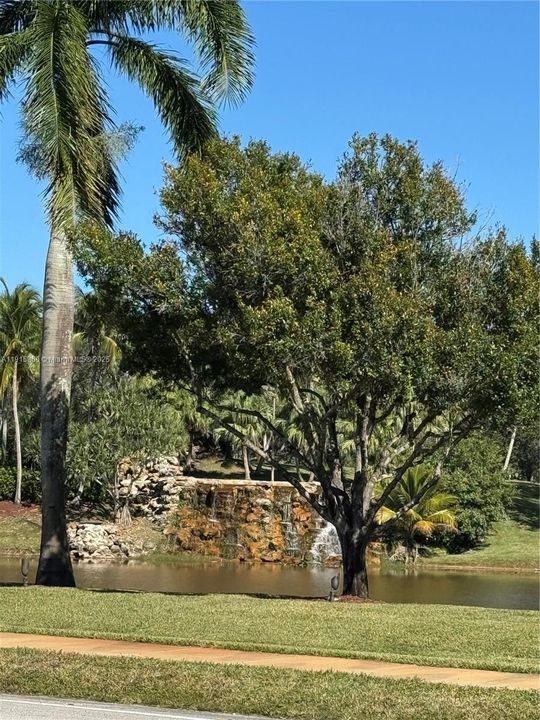 Pembroke Isles Entrance