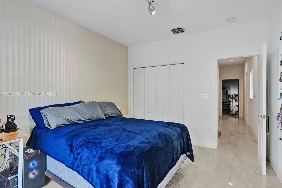 En Venta: $930,000 (3 camas, 2 baños, 2000 Pies cuadrados)