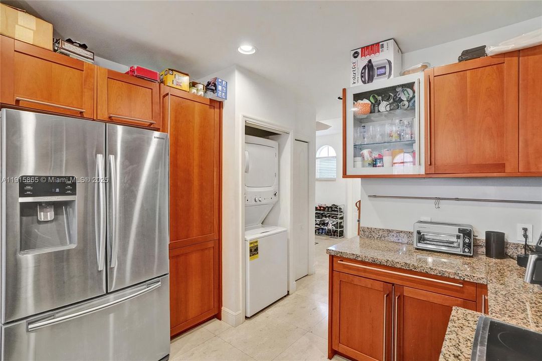 En Venta: $930,000 (3 camas, 2 baños, 2000 Pies cuadrados)