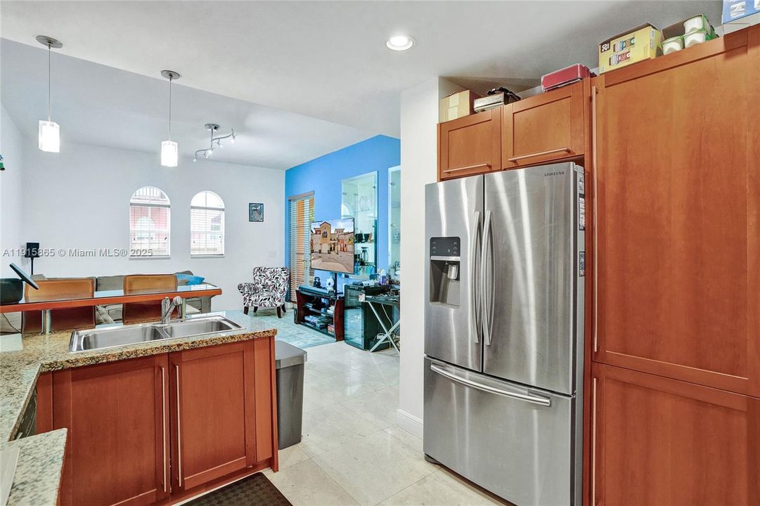 En Venta: $930,000 (3 camas, 2 baños, 2000 Pies cuadrados)