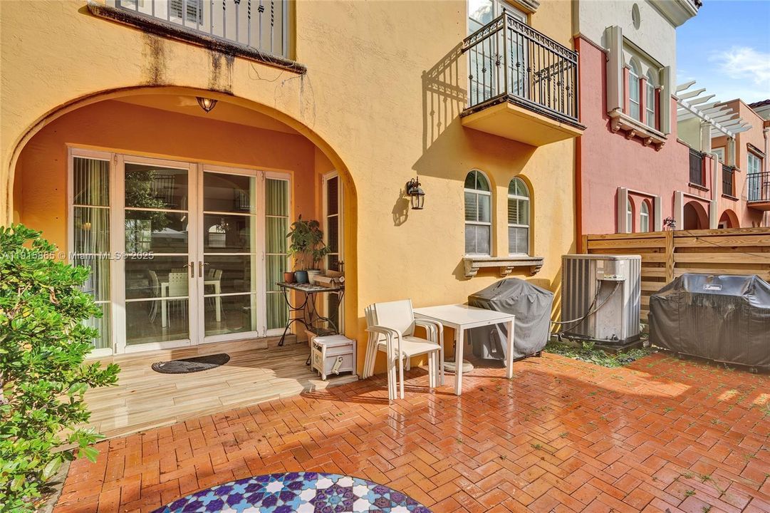 En Venta: $930,000 (3 camas, 2 baños, 2000 Pies cuadrados)