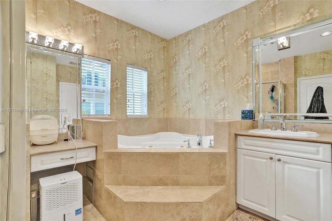 En Venta: $930,000 (3 camas, 2 baños, 2000 Pies cuadrados)