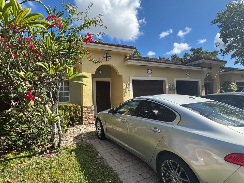 En Venta: $334,900 (2 camas, 2 baños, 1258 Pies cuadrados)