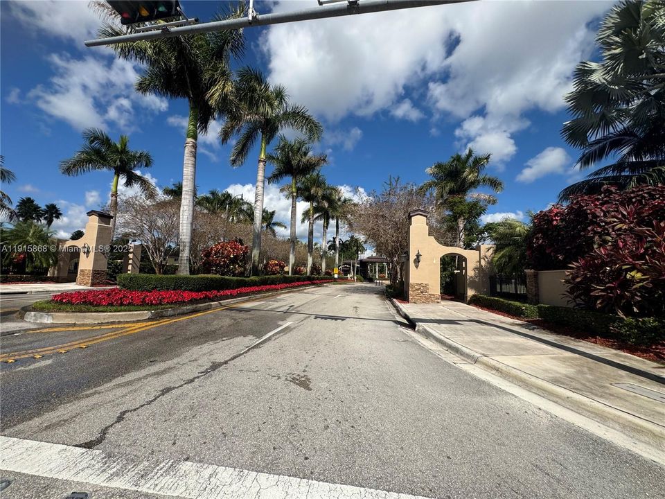 En Venta: $334,900 (2 camas, 2 baños, 1258 Pies cuadrados)