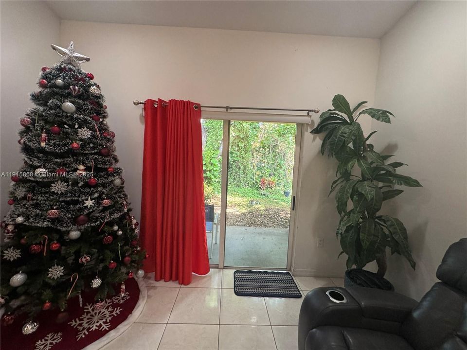 En Venta: $334,900 (2 camas, 2 baños, 1258 Pies cuadrados)