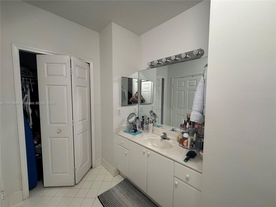 En Venta: $334,900 (2 camas, 2 baños, 1258 Pies cuadrados)