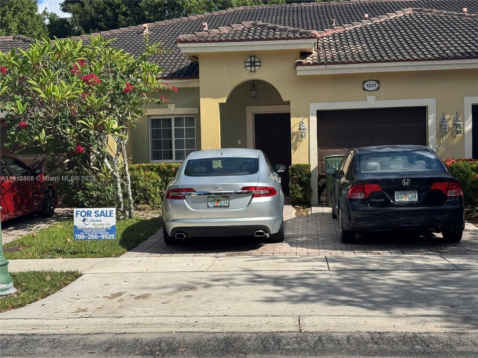 En Venta: $334,900 (2 camas, 2 baños, 1258 Pies cuadrados)