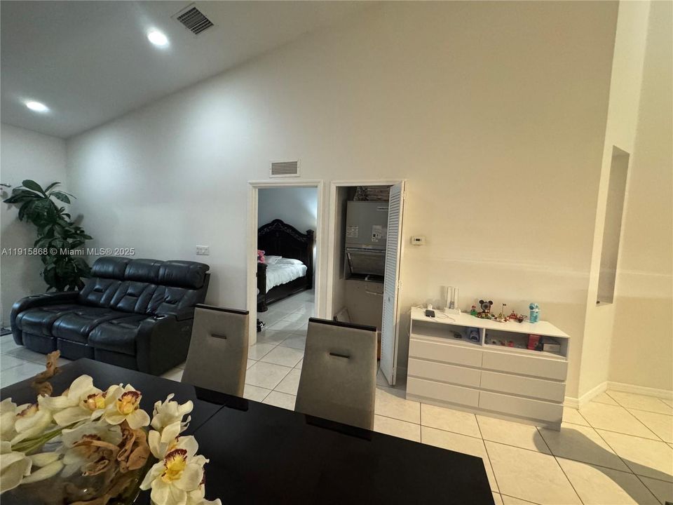 En Venta: $334,900 (2 camas, 2 baños, 1258 Pies cuadrados)