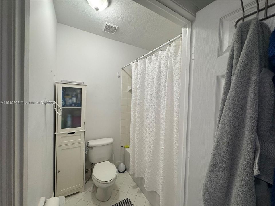 En Venta: $334,900 (2 camas, 2 baños, 1258 Pies cuadrados)