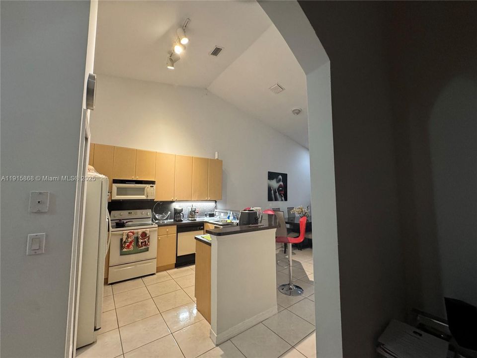 En Venta: $334,900 (2 camas, 2 baños, 1258 Pies cuadrados)