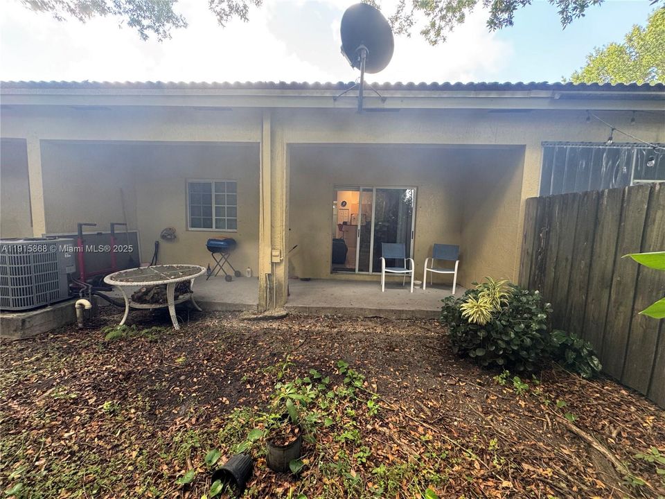 En Venta: $334,900 (2 camas, 2 baños, 1258 Pies cuadrados)