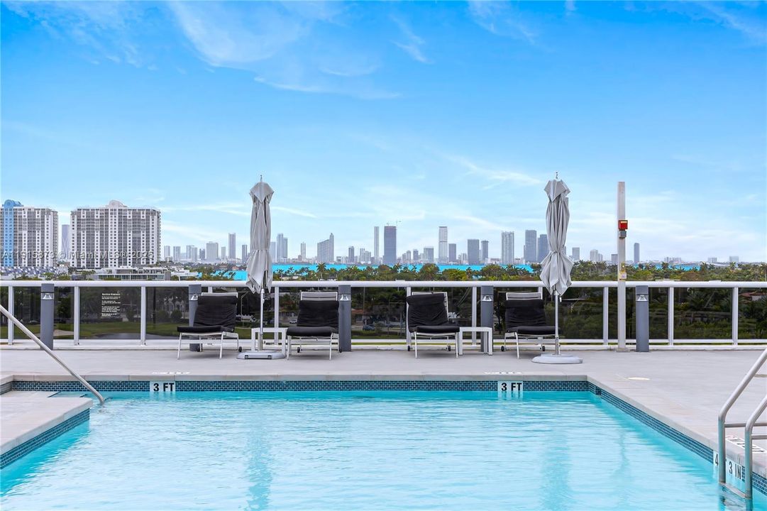 待售: $590,000 (1 贝兹, 1 浴室, 802 平方英尺)