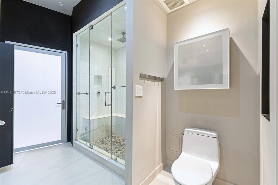 待售: $590,000 (1 贝兹, 1 浴室, 802 平方英尺)