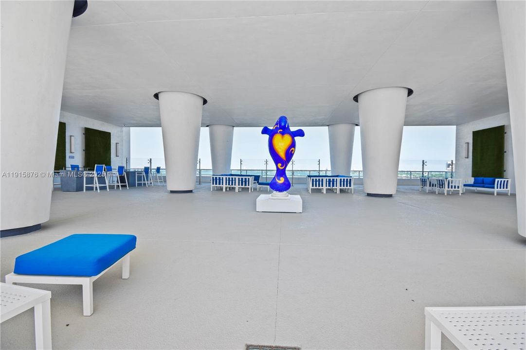 For Sale: $410,000 (1 beds, 1 baths, 822 Square Feet)