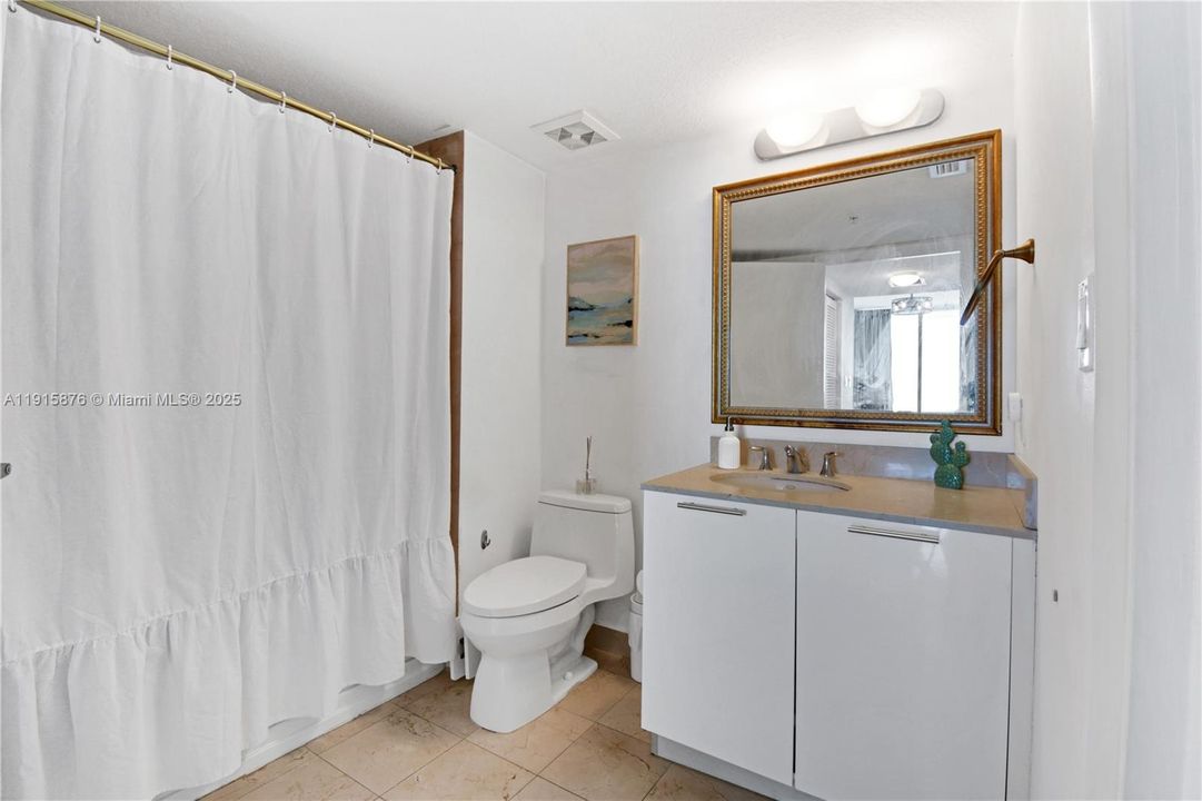 For Sale: $410,000 (1 beds, 1 baths, 822 Square Feet)