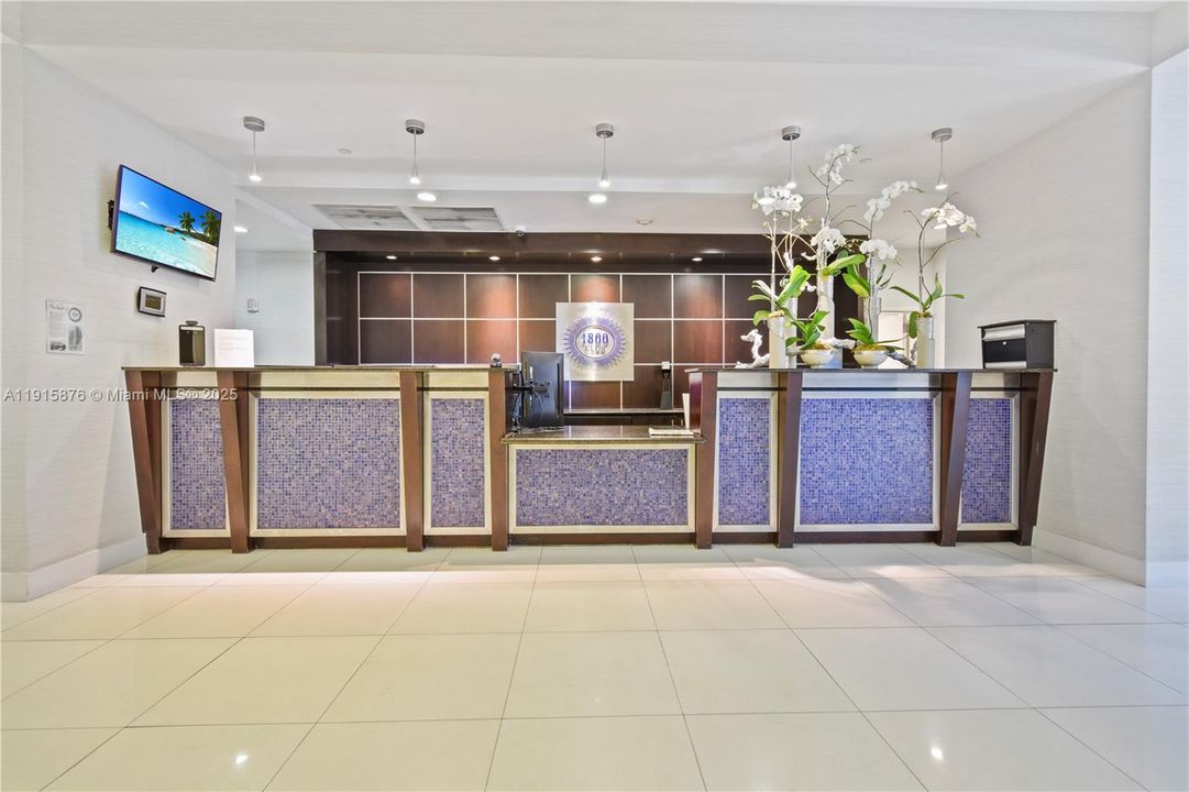 For Sale: $410,000 (1 beds, 1 baths, 822 Square Feet)