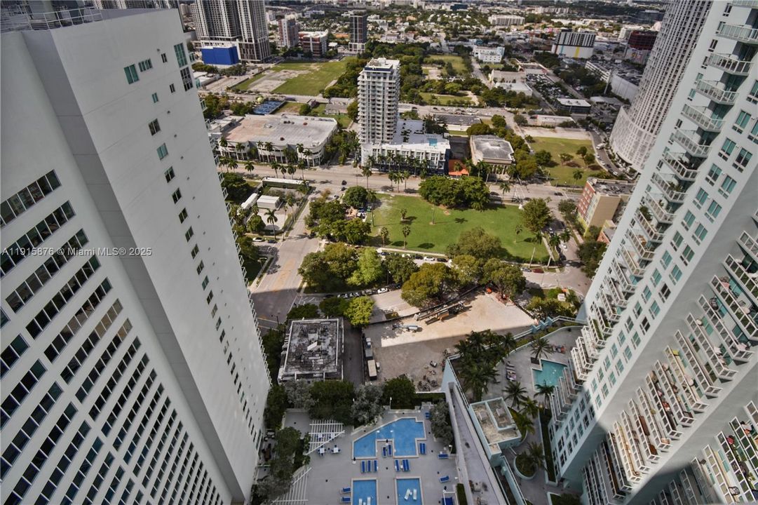 For Sale: $410,000 (1 beds, 1 baths, 822 Square Feet)