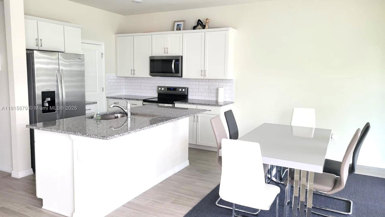 En Venta: $665,000 (3 camas, 2 baños, 1776 Pies cuadrados)