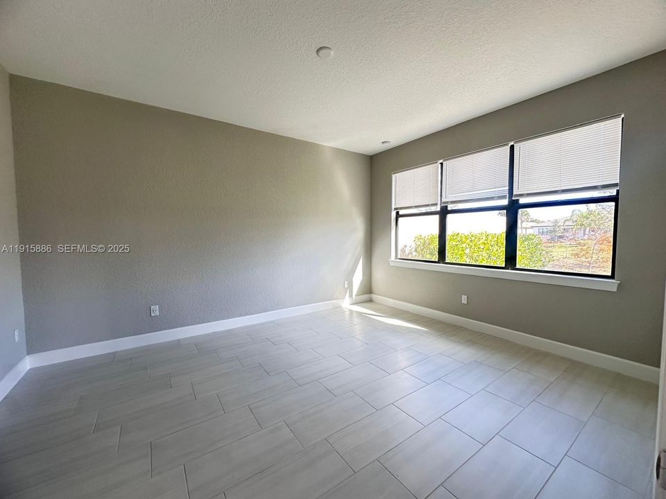 В аренду: $2,700 (2 спален, 2 ванн, 1577 Квадратных фут)