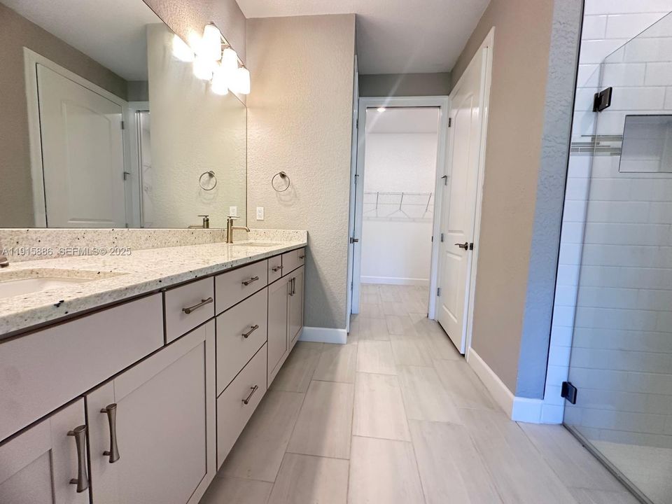 В аренду: $2,700 (2 спален, 2 ванн, 1577 Квадратных фут)