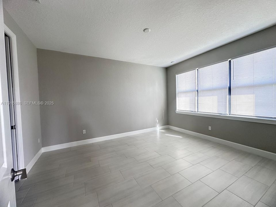 В аренду: $2,700 (2 спален, 2 ванн, 1577 Квадратных фут)