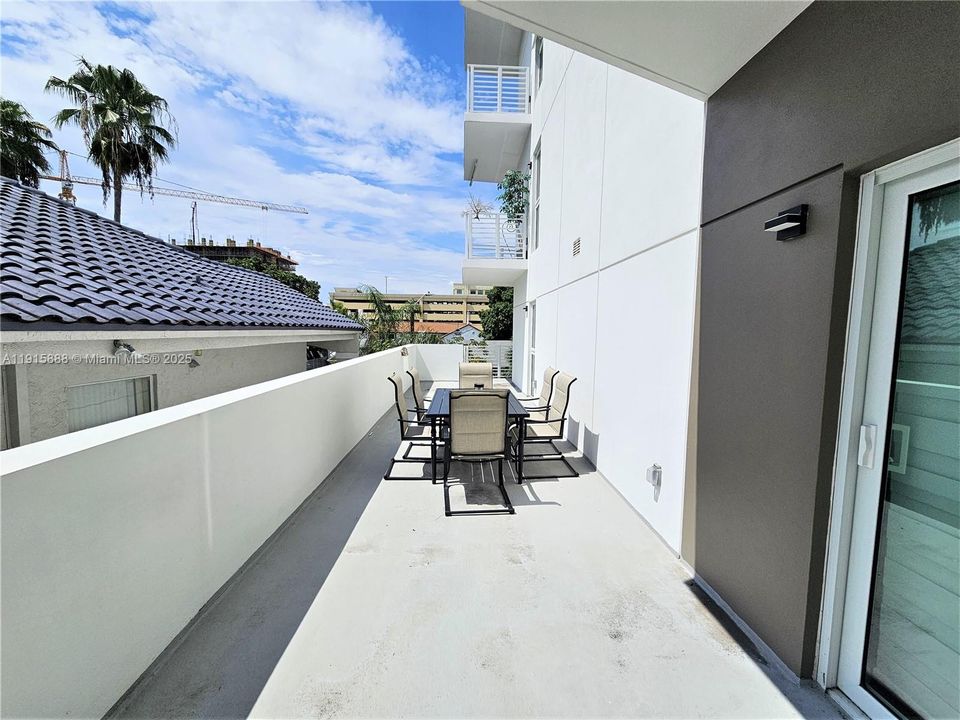 For Sale: $649,000 (2 beds, 2 baths, 1170 Square Feet)