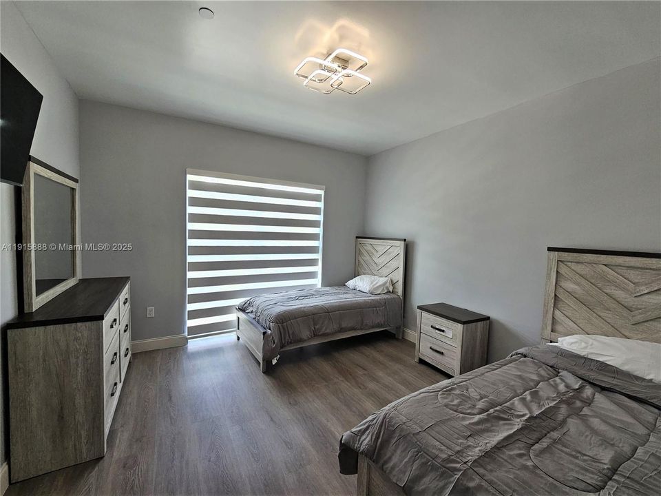 For Sale: $649,000 (2 beds, 2 baths, 1170 Square Feet)