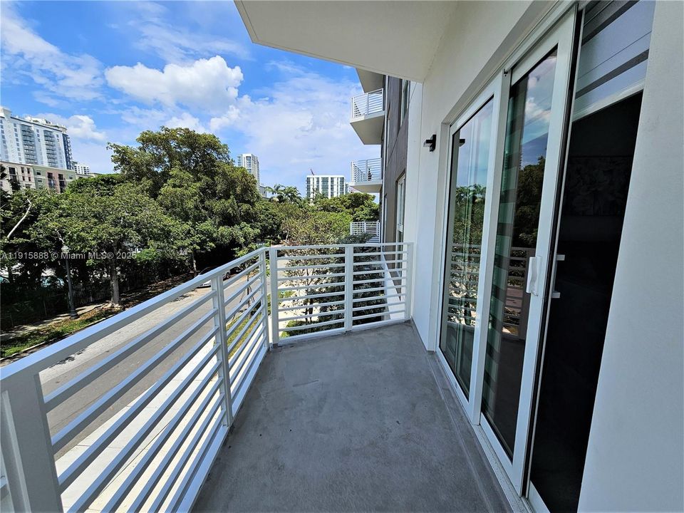 For Sale: $649,000 (2 beds, 2 baths, 1170 Square Feet)