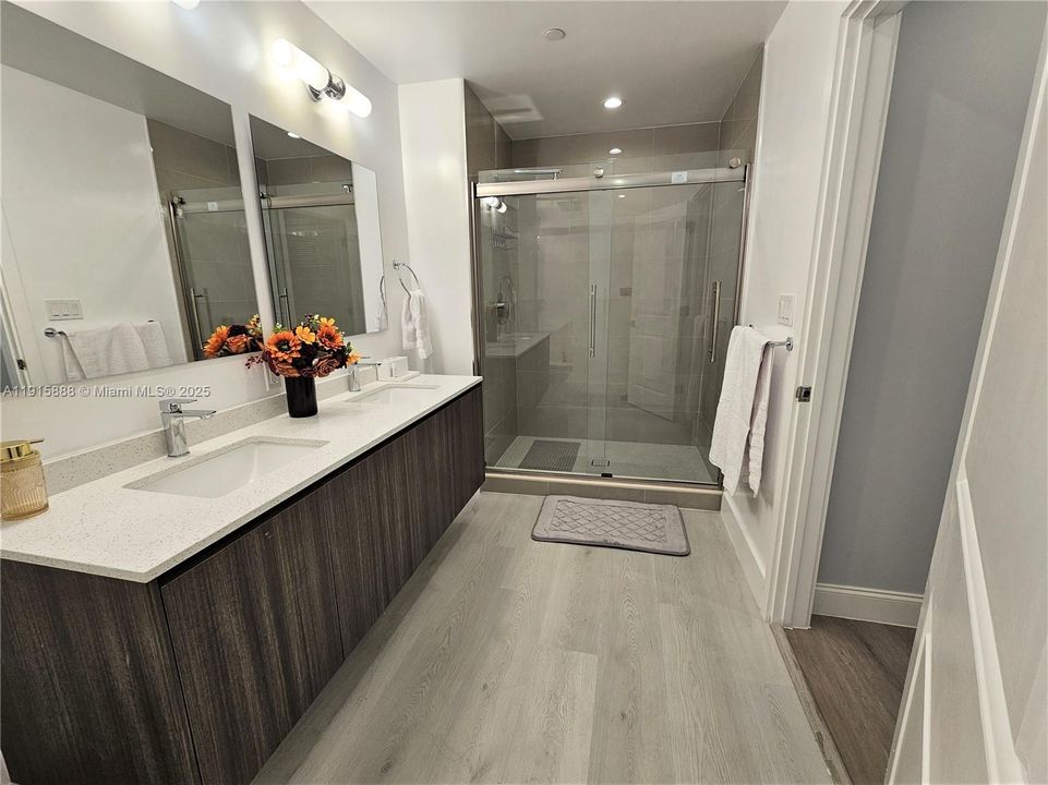 For Sale: $649,000 (2 beds, 2 baths, 1170 Square Feet)