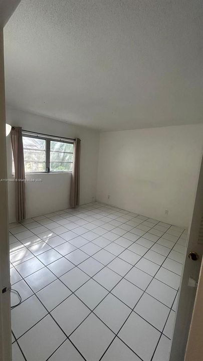 For Sale: $159,500 (1 beds, 1 baths, 576 Square Feet)