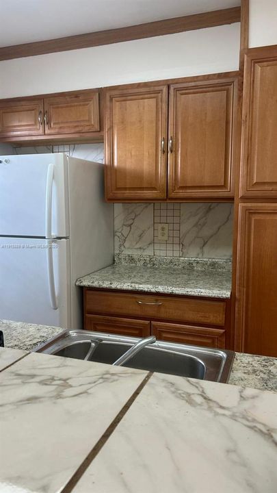 For Sale: $159,500 (1 beds, 1 baths, 576 Square Feet)