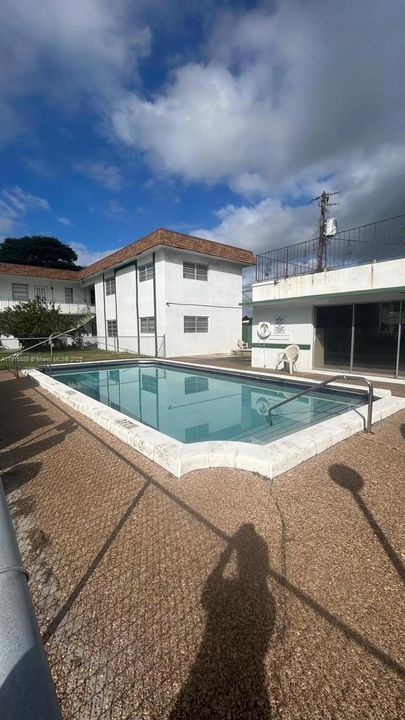 For Sale: $159,500 (1 beds, 1 baths, 576 Square Feet)