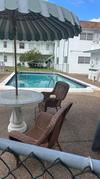 For Sale: $159,500 (1 beds, 1 baths, 576 Square Feet)