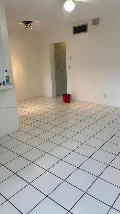 For Sale: $159,500 (1 beds, 1 baths, 576 Square Feet)