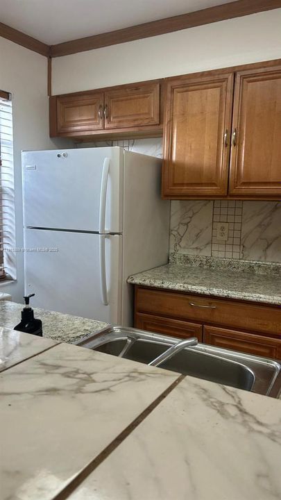 For Sale: $159,500 (1 beds, 1 baths, 576 Square Feet)