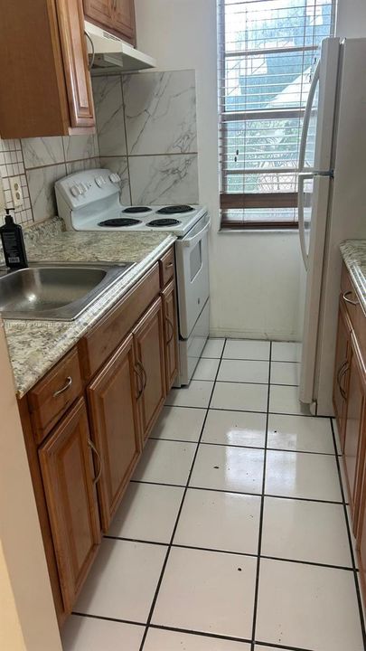 For Sale: $159,500 (1 beds, 1 baths, 576 Square Feet)