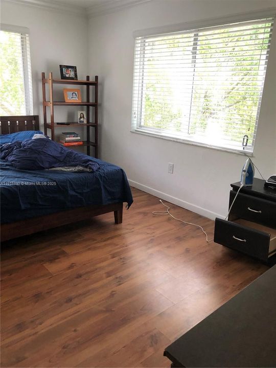 For Sale: $419,000 (2 beds, 1 baths, 969 Square Feet)