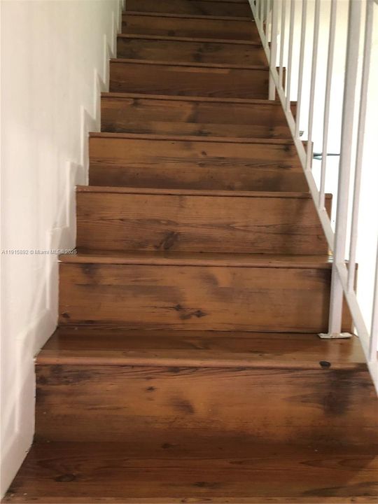 For Sale: $419,000 (2 beds, 1 baths, 969 Square Feet)